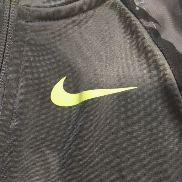 Nike - Picture 3 of 6